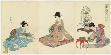  blumen - Eine Gruppe von Frauen arrangieren Blumen Toyohara Chikanobu